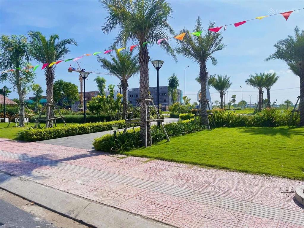 Cần bán đất nền quận 9  mặt tiền đường lớn  100m2  full thổ cư