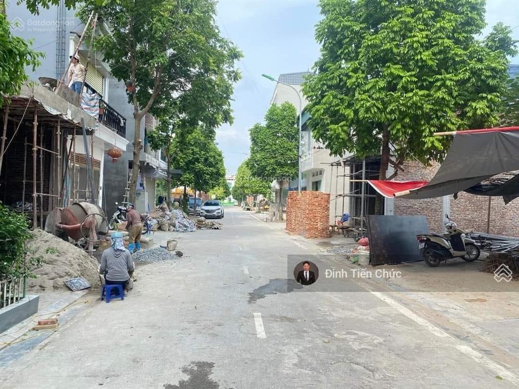 Bán gấp đất đấu giá ngõ cổng đa sỹ 50m2 phân lô vỉa hè ôtô tránh sát công viên hơn 100 ha giá tốt