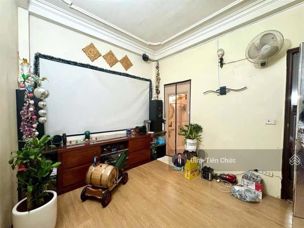 Bán gấp nhà dân xây 39m2,4 tầng 7 tỷ 4pn, 3wc xa la, hà đông