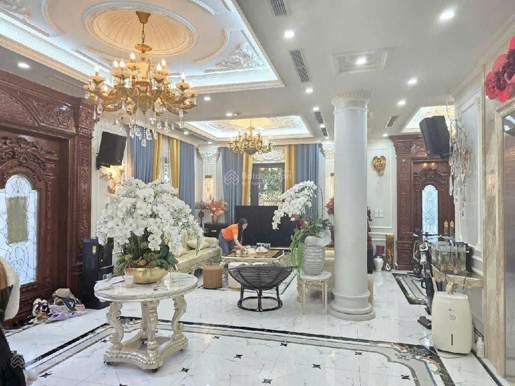 Bán biệt thự đơn lập góc khu đô thị việt hưng dt 250 m2 hoàn thiện đẹp full nội thất (như ảnh)