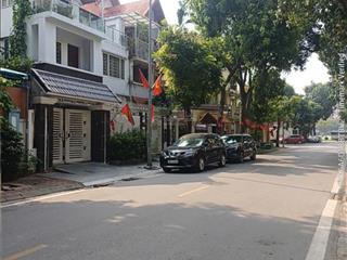 Bán biệt thự song lập khu đô thị việt hưng dt 198 m2 mặt tiền 11 m hoàn thiện cơ bản .