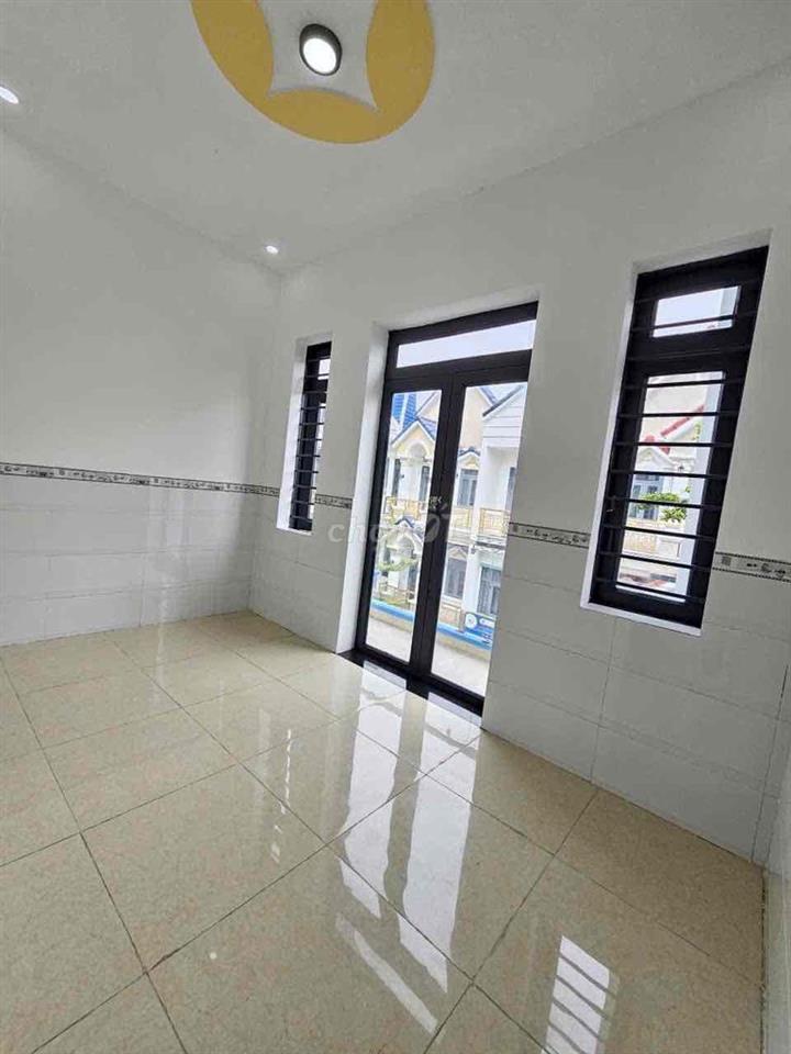 nhà 2 lầu 1 trệt Bình Chuẩn,Thuận An,Bình Dương.đường 7m vỉa hè