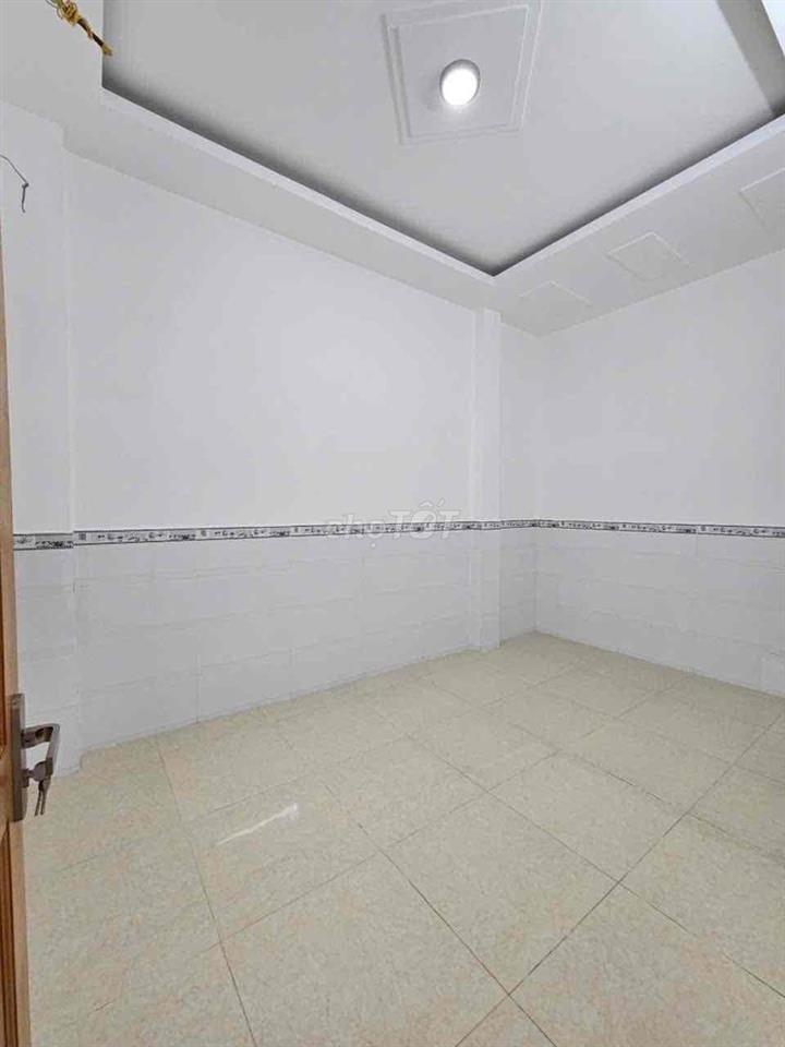 nhà 2 lầu 1 trệt Bình Chuẩn,Thuận An,Bình Dương.đường 7m vỉa hè