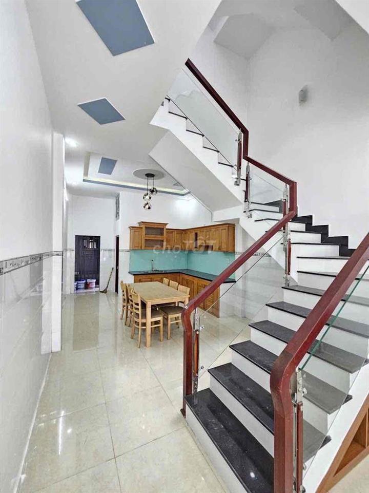 nhà 2 lầu 1 trệt Bình Chuẩn,Thuận An,Bình Dương.đường 7m vỉa hè