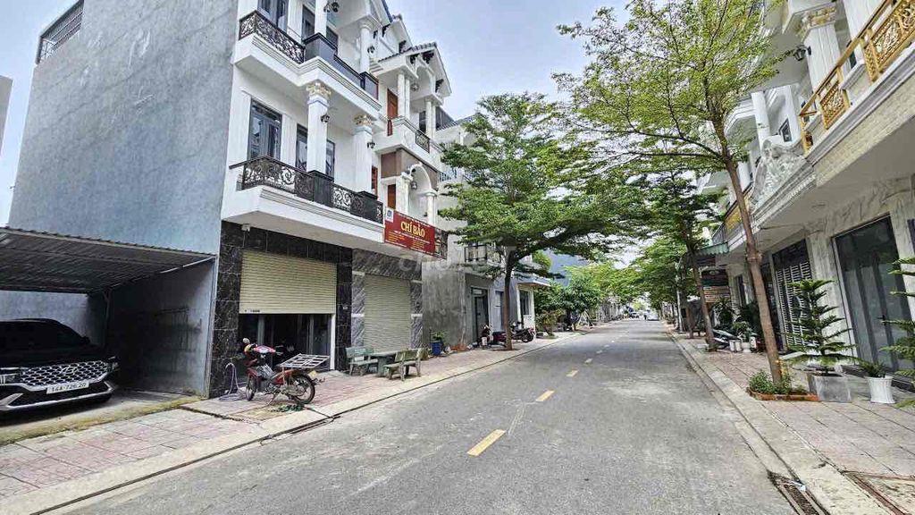nhà 2 lầu 1 trệt Bình Chuẩn,Thuận An,Bình Dương.đường 7m vỉa hè