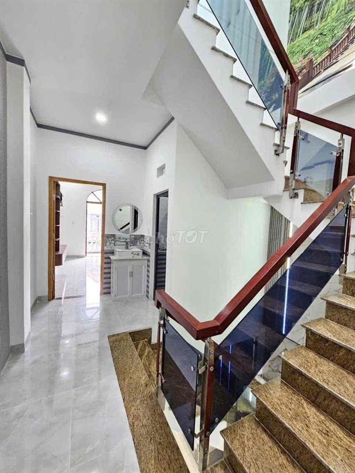 nhà 2 lầu 1 trệt Bình Chuẩn,Thuận An,có nội thất cơ bản,đường 7m