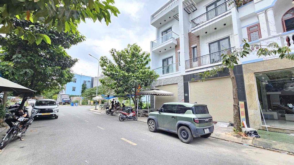 nhà 2 lầu 1 trệt Bình Chuẩn,Thuận An,có nội thất cơ bản,đường 7m