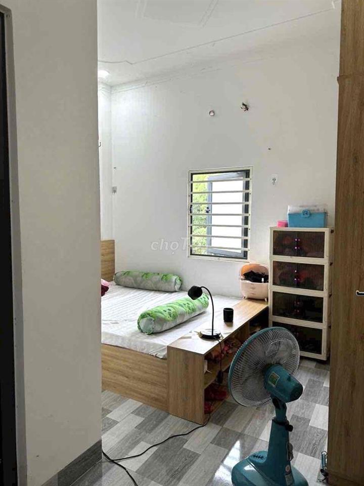 nhà 1 trệt 2 lầu kế ĐT743 cách ngã 6 An phú hơn 1km,4p ngủ,đường 7m