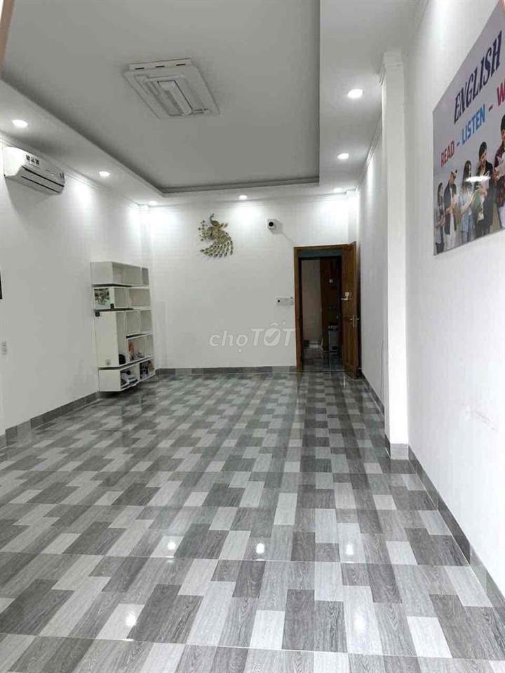 nhà 1 trệt 2 lầu kế ĐT743 cách ngã 6 An phú hơn 1km,4p ngủ,đường 7m