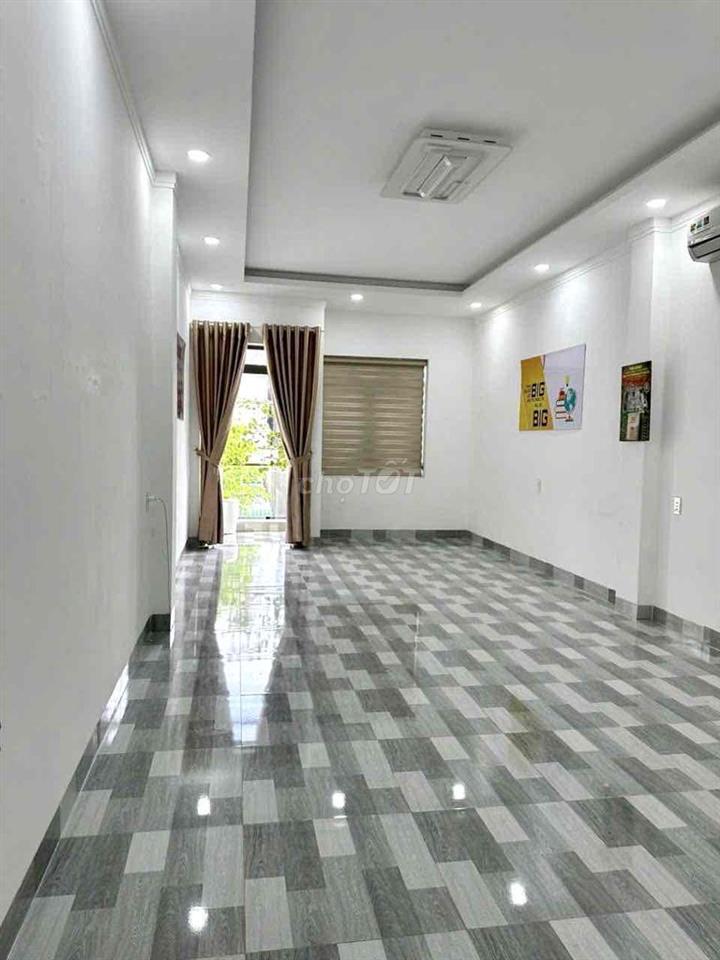 nhà 1 trệt 2 lầu kế ĐT743 cách ngã 6 An phú hơn 1km,4p ngủ,đường 7m