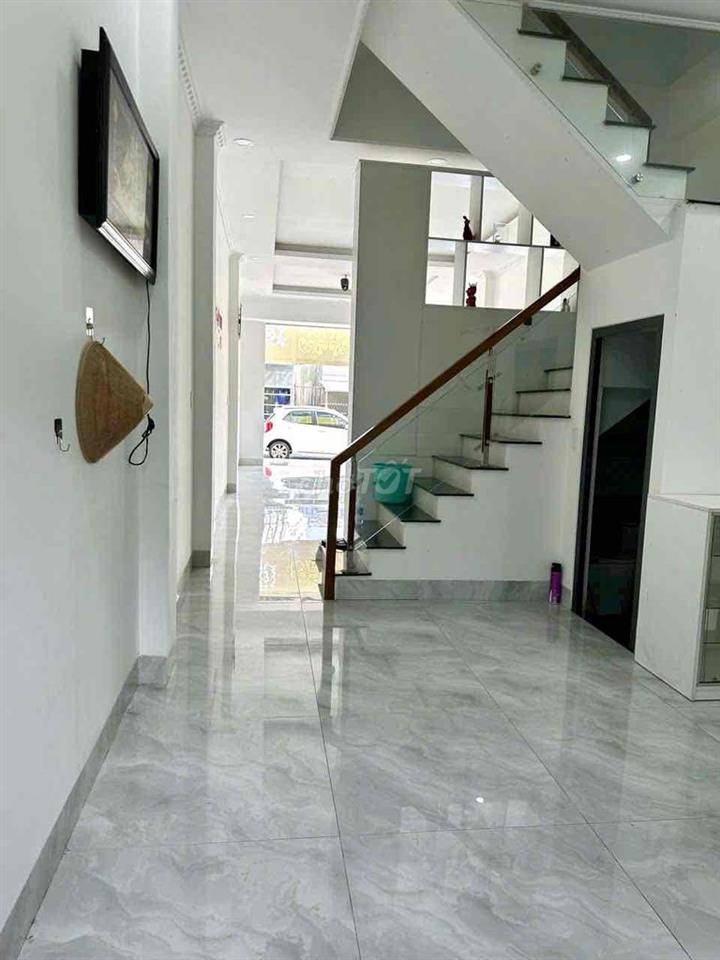 nhà 1 trệt 2 lầu kế ĐT743 cách ngã 6 An phú hơn 1km,4p ngủ,đường 7m