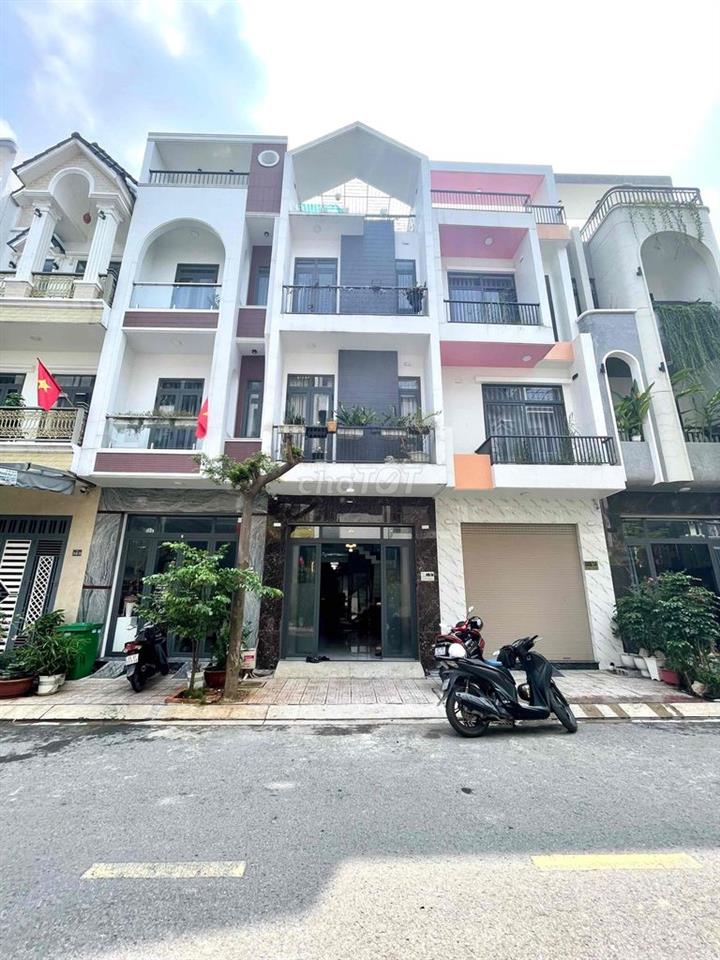 nhà 2 lầu 1 trệt Bình Chuẩn,Thuận An,có nội thất,đường 7m đậu ô tô ok