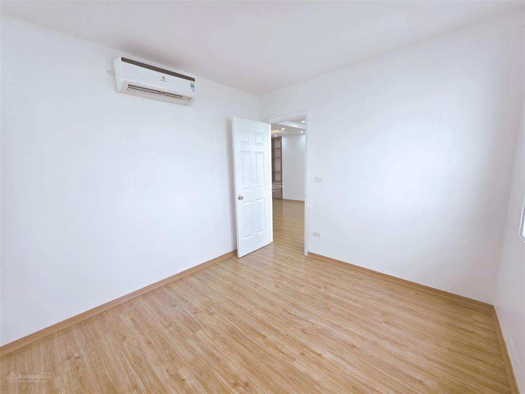 Chính chủ gửi bán gấp căn góc 103m2, 3pn, 2wc tòa hhb kđt tân tây đô, giá nào cũng bán