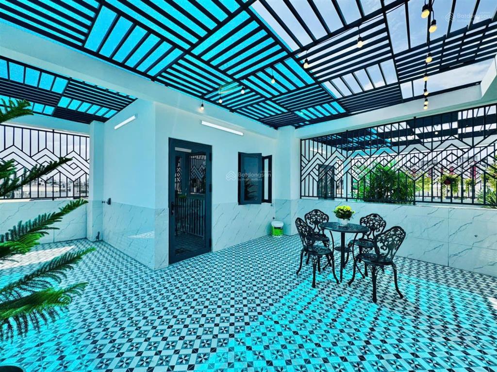 Nhà đẹp xây mới full nội thất, có thang máy, hẻm xe hơi tại p12 gò vấp.
diện tích 5.3m x 10 nở hậu