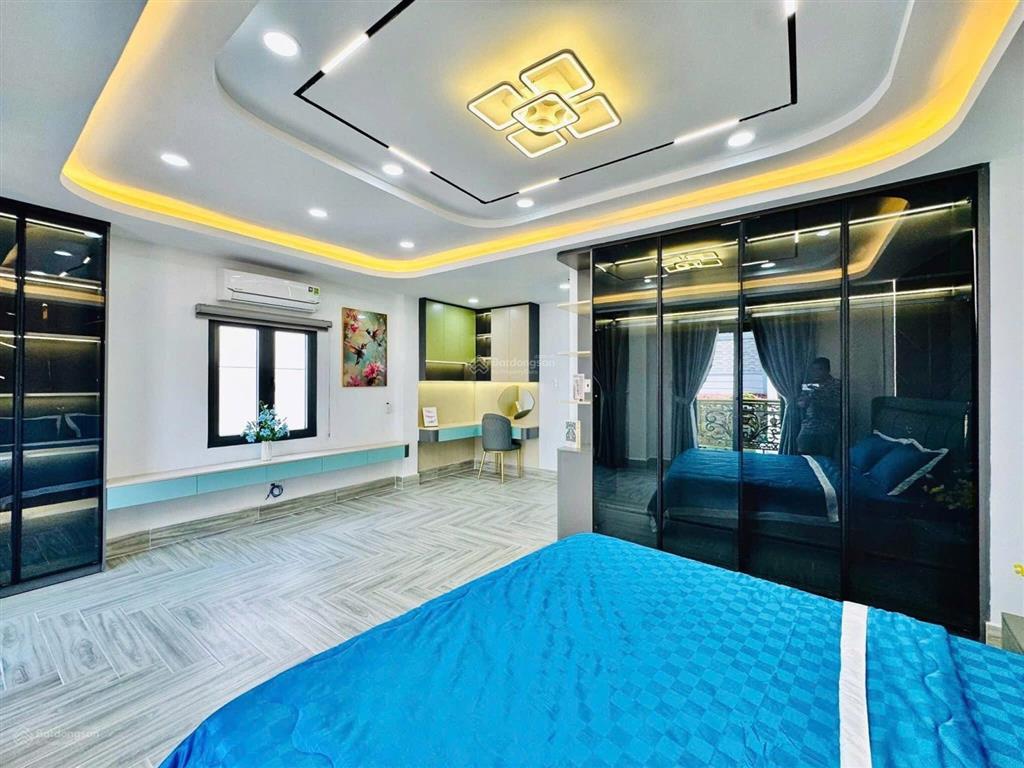 Nhà đẹp xây mới full nội thất, có thang máy, hẻm xe hơi tại p12 gò vấp.
diện tích 5.3m x 10 nở hậu