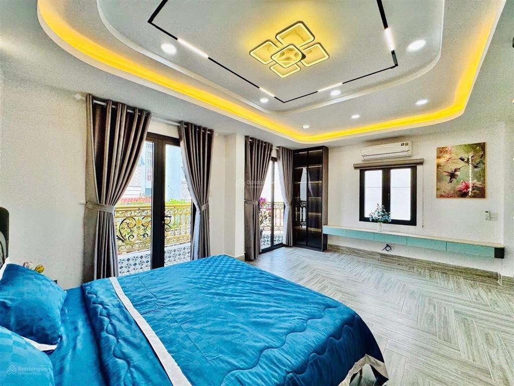 Nhà đẹp xây mới full nội thất, có thang máy, hẻm xe hơi tại p12 gò vấp.
diện tích 5.3m x 10 nở hậu