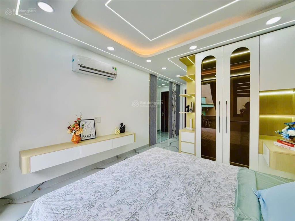 Nhà đẹp xây mới  ngay mt quang trung  gần chợ hạnh thông tây gò vấp. diện tích 72m2 (nở hậu)