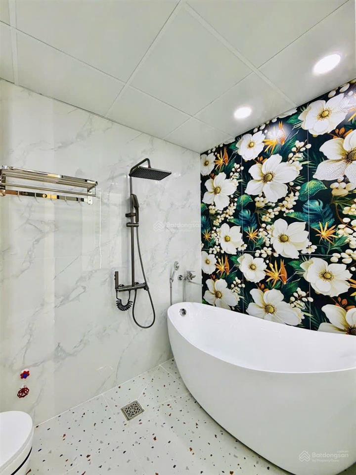 Nhà đẹp xây mới  ngay mt quang trung  gần chợ hạnh thông tây gò vấp. diện tích 72m2 (nở hậu)