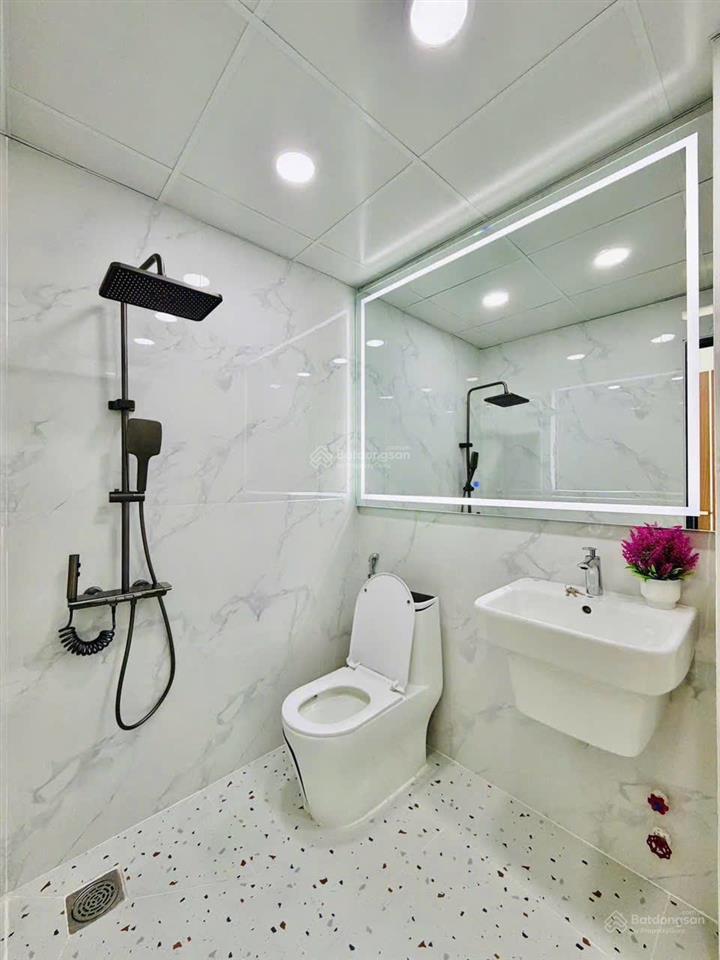 Nhà đẹp xây mới  ngay mt quang trung  gần chợ hạnh thông tây gò vấp. diện tích 72m2 (nở hậu)