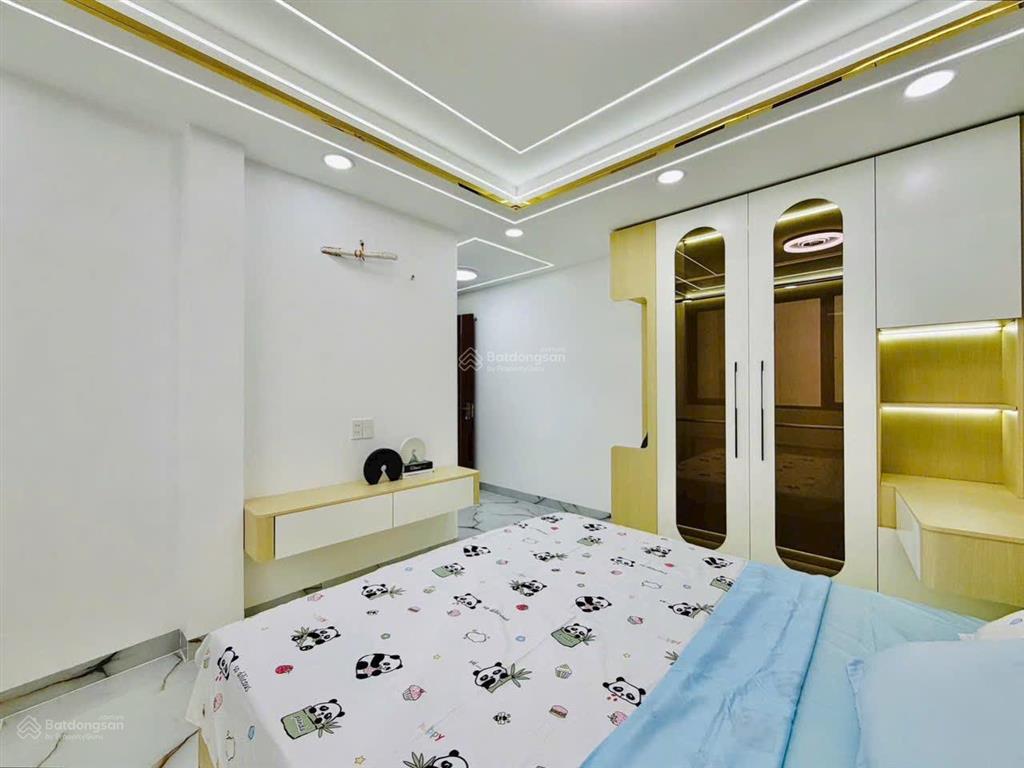 Nhà đẹp xây mới  ngay mt quang trung  gần chợ hạnh thông tây gò vấp. diện tích 72m2 (nở hậu)