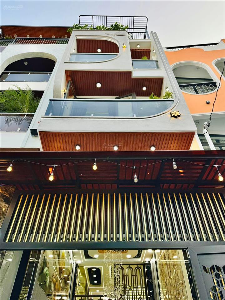 Nhà đẹp xây mới  ngay mt quang trung  gần chợ hạnh thông tây gò vấp. diện tích 72m2 (nở hậu)