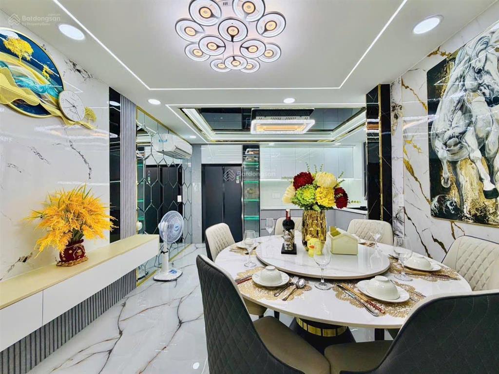 Nhà đẹp xây mới  ngay mt quang trung  gần chợ hạnh thông tây gò vấp. diện tích 72m2 (nở hậu)