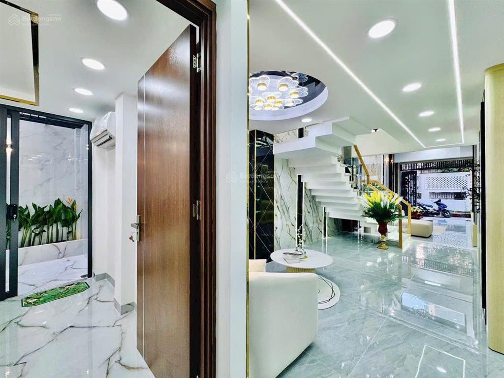 Nhà đẹp xây mới  ngay mt quang trung  gần chợ hạnh thông tây gò vấp. diện tích 72m2 (nở hậu)