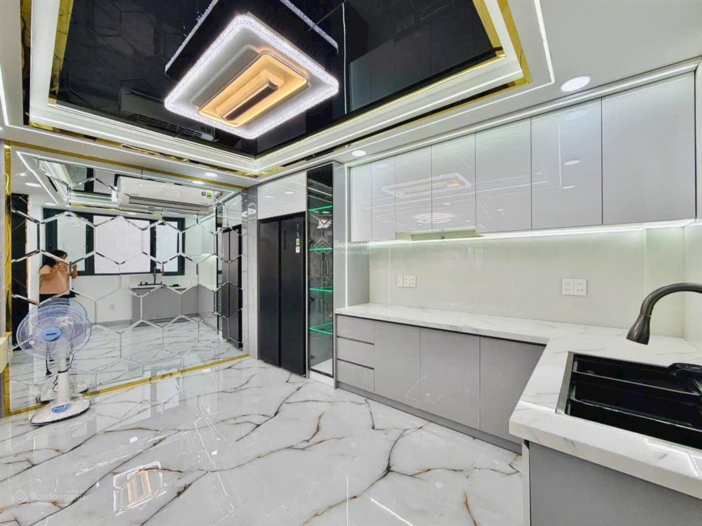 Nhà đẹp xây mới  ngay mt quang trung  gần chợ hạnh thông tây gò vấp. diện tích 72m2 (nở hậu)