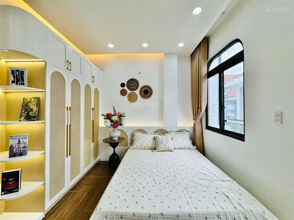 Giảm 300tr  nhà gần emart phan huy ích gò vấp. diện tích 4m x 10m. hướng đông bắc. hai mặt hẻm