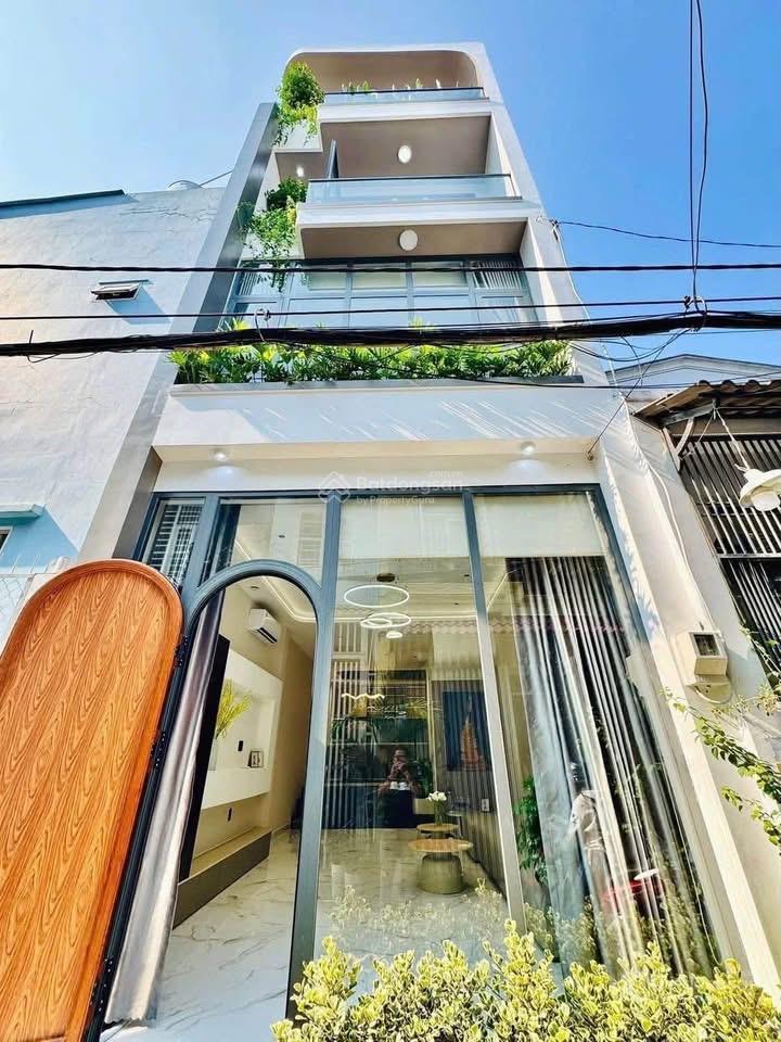 Hạ giá cho căn nhà hxh sau căn mt phường trung tâm gò vấp