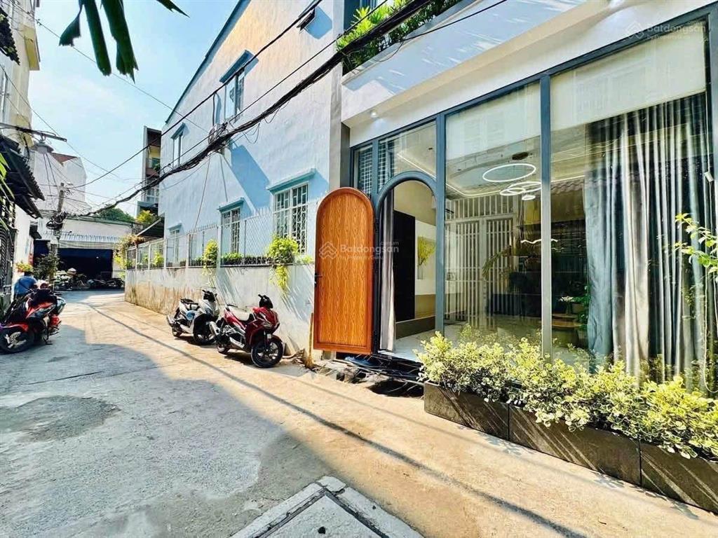 Hạ giá cho căn nhà hxh sau căn mt phường trung tâm gò vấp