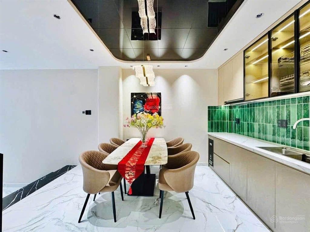 Hạ giá cho căn nhà hxh sau căn mt phường trung tâm gò vấp