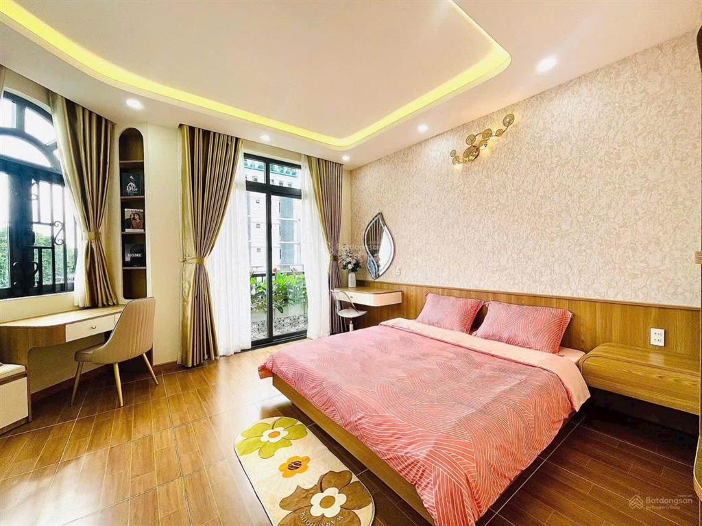 Bán siêu phẩm ngang 5m view đẹp kế bên siêu thị emart