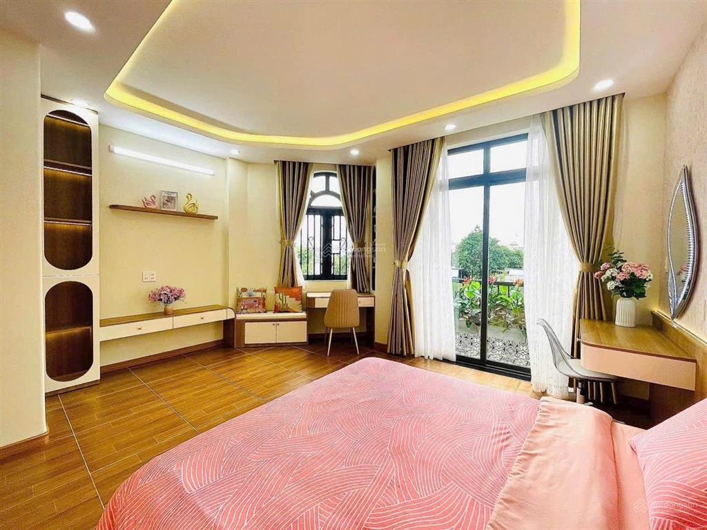 Bán siêu phẩm ngang 5m view đẹp kế bên siêu thị emart
