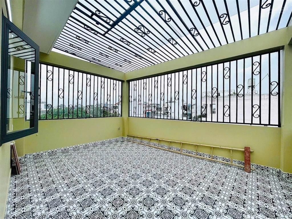 Bán siêu phẩm ngang 5m view đẹp kế bên siêu thị emart