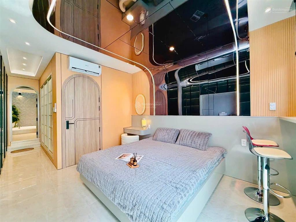 Bán siêu phẩm rất sang xịn  xe hơi ngủ trong nhà ngay emart phan huy ích