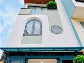 Bán siêu phẩm thang máy 4 lầu  có 3 phòng master rất sang xịn  giá giảm tới 600 triệu