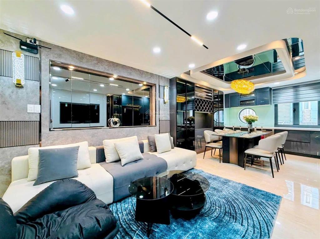 Bán siêu phẩm thang máy 4 lầu  có 3 phòng master rất sang xịn  giá giảm tới 600 triệu