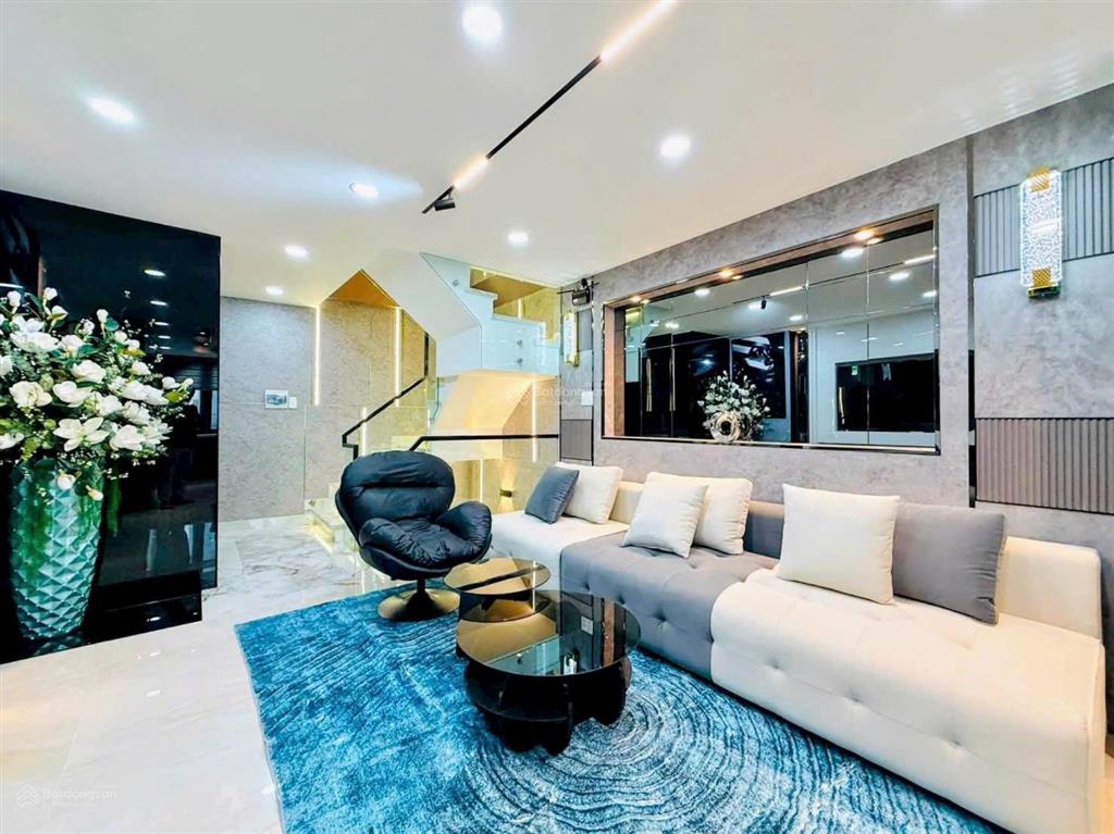 Bán siêu phẩm thang máy 4 lầu  có 3 phòng master rất sang xịn  giá giảm tới 600 triệu
