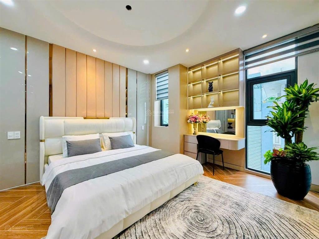 Bán siêu phẩm thang máy 4 lầu  có 3 phòng master rất sang xịn  giá giảm tới 600 triệu