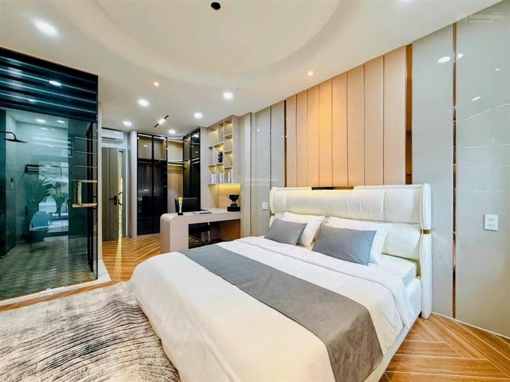 Bán siêu phẩm thang máy 4 lầu  có 3 phòng master rất sang xịn  giá giảm tới 600 triệu