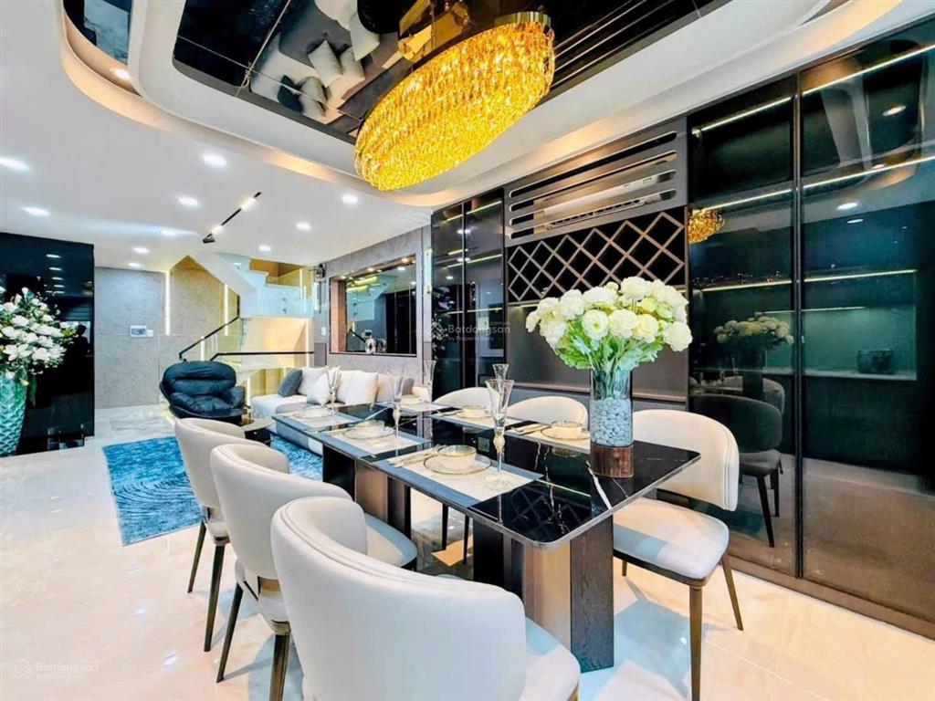 Bán siêu phẩm thang máy 4 lầu  có 3 phòng master rất sang xịn  giá giảm tới 600 triệu