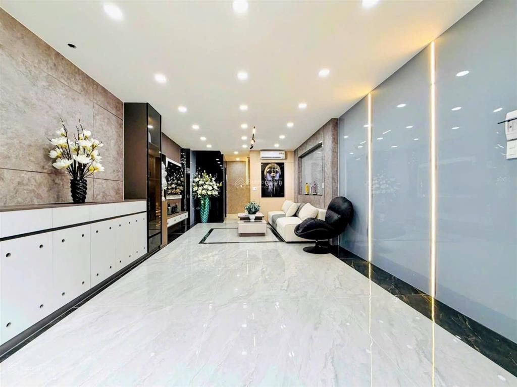 Bán siêu phẩm thang máy 4 lầu  có 3 phòng master rất sang xịn  giá giảm tới 600 triệu