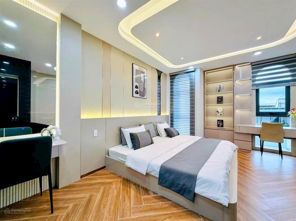 Bán siêu phẩm thang máy 4 lầu  có 3 phòng master rất sang xịn  giá giảm tới 600 triệu
