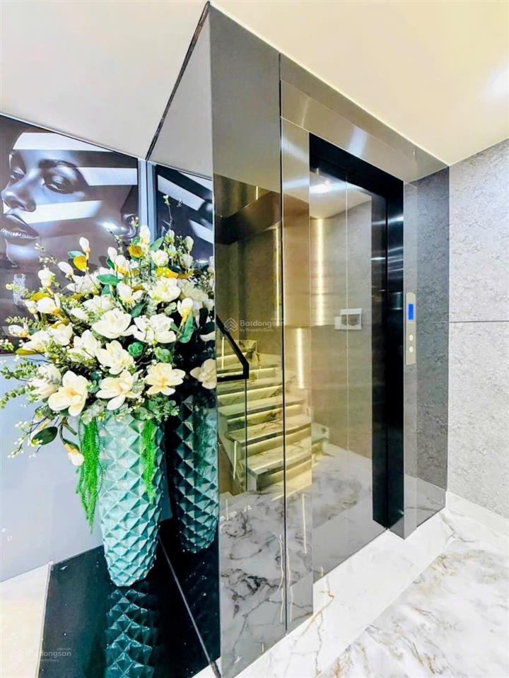 Bán siêu phẩm thang máy 4 lầu  có 3 phòng master rất sang xịn  giá giảm tới 600 triệu
