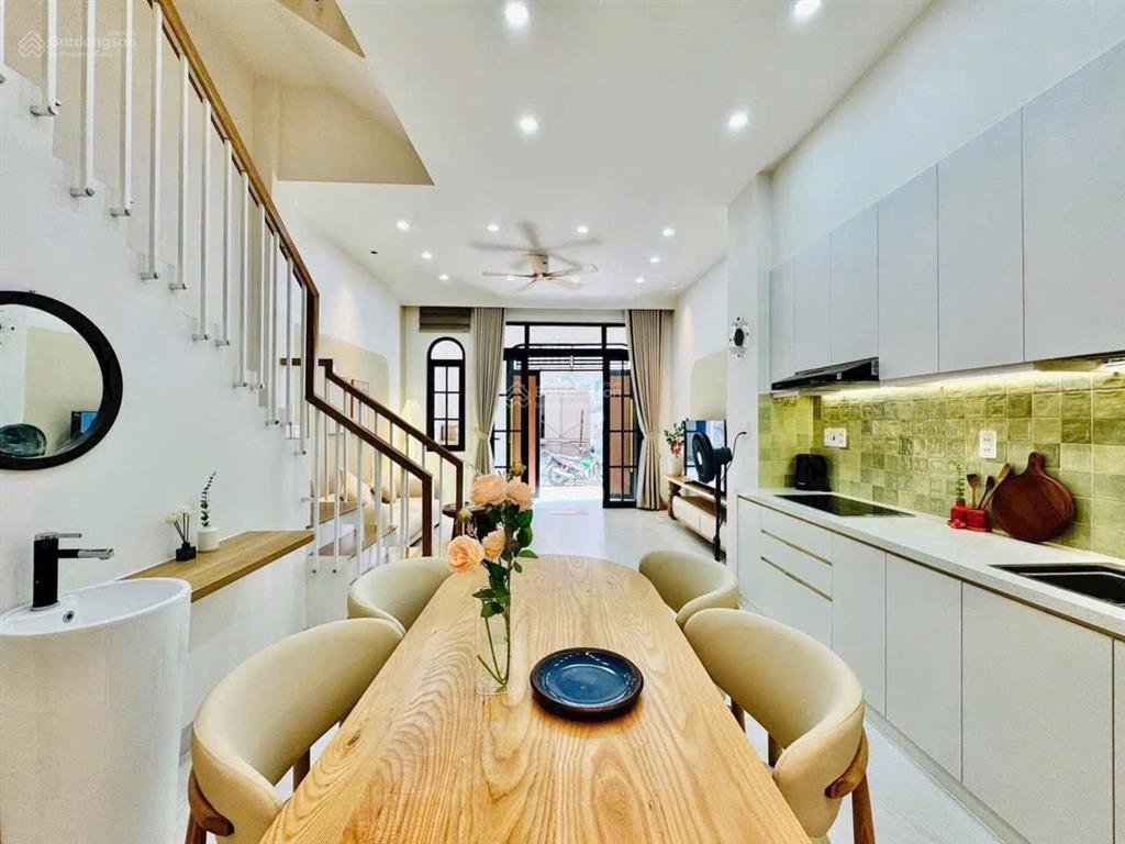 Giảm rất mạnh cho căn khu phân lô xe hơi ngủ trong nhà  hẻm xe tải lưu thông ngay mt