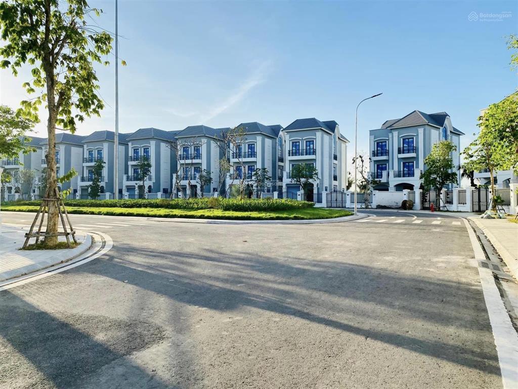 Bán biệt thự đơn lập view hồ gần bến du thuyền giá chỉ 40 tỷ