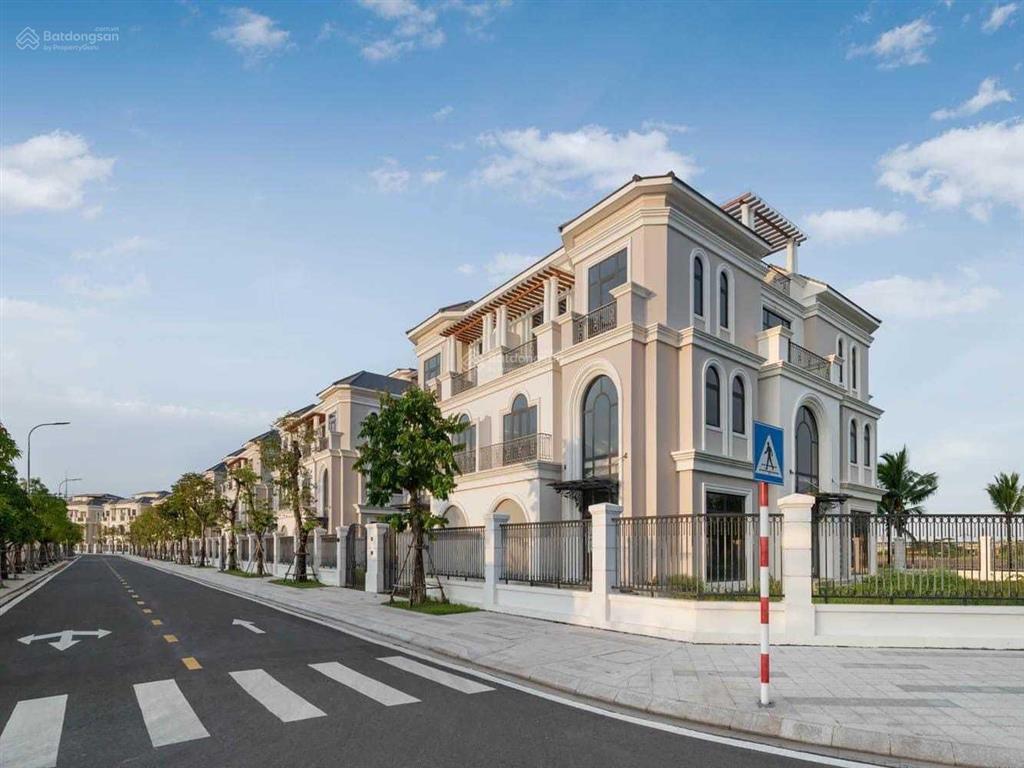Bán nhanh biệt thự đường v3 view sông, hồ nở hậu, mặt tiền thoáng vinhomes grand park  0938 703 ***