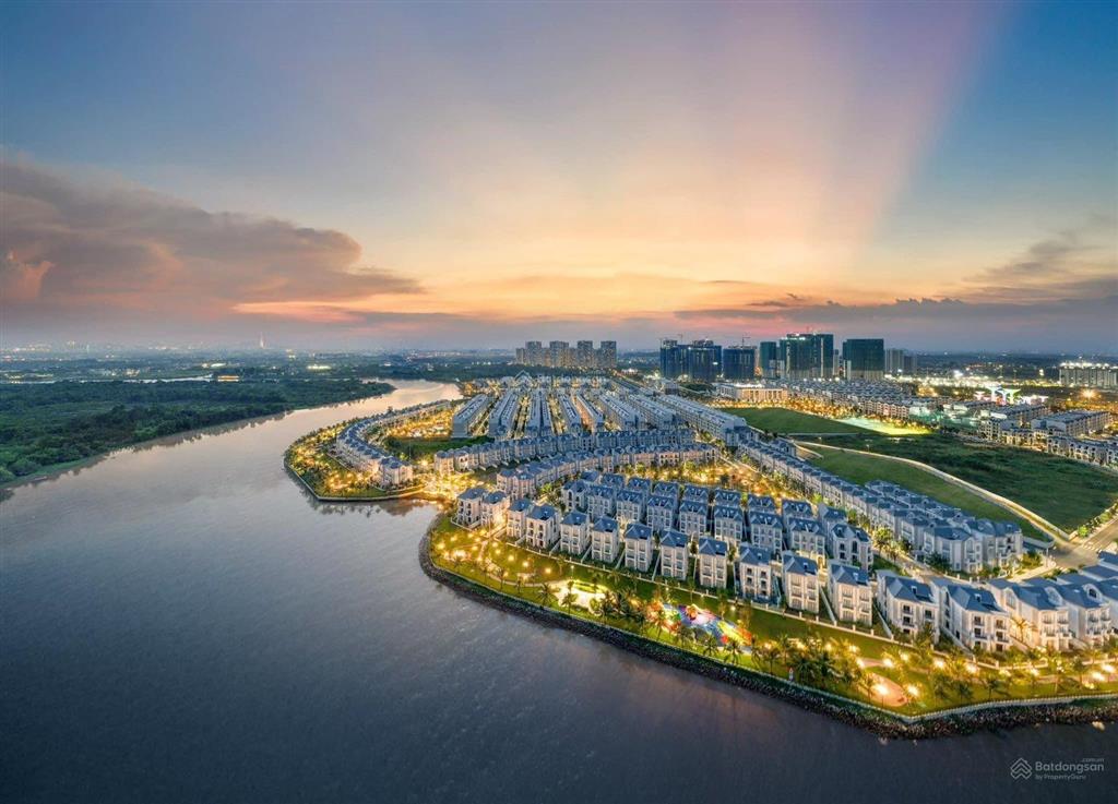 Bán nhanh biệt thự đường v3 view sông, hồ nở hậu, mặt tiền thoáng vinhomes grand park  0938 703 ***