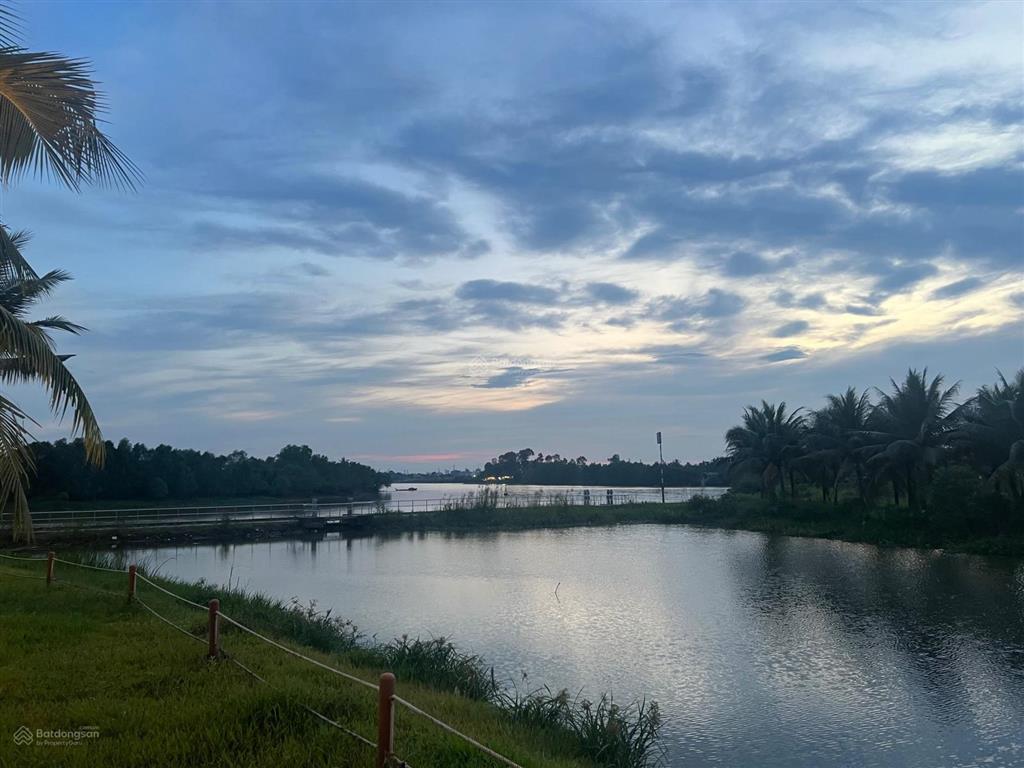 Bán nhanh biệt thự đường v3 view sông, hồ nở hậu, mặt tiền thoáng vinhomes grand park  0938 703 ***